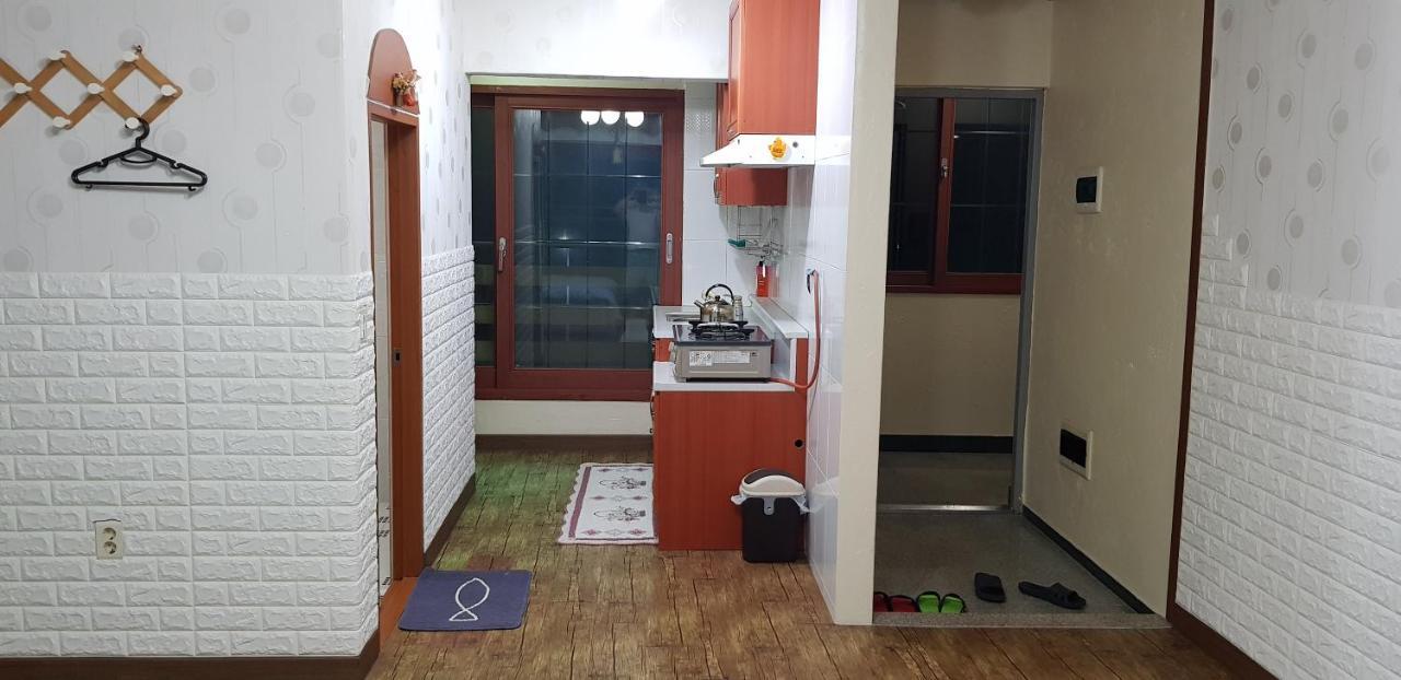 Jun House Vandrehjem Jeju Eksteriør billede